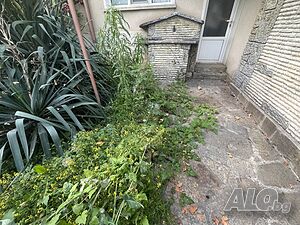 Продава етаж от къща в кв. Ново село
