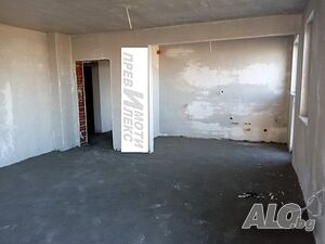 просторен апартамент с 3 спални, акт 14