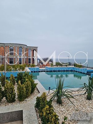 Тристаен апартамент с Двор и гледка море