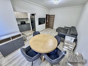 Модерно обзаведен тристаен апартамент под наем в Лазур, до морската градина и Пантеона
