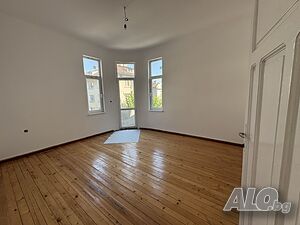 Многостаен апартамент с чиста площ от 122 кв.м. с две паркоместа в центъра на Бургас