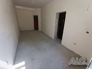 Самостоятелен гараж под наем на партер във вътрешен двор на ул. Кирил и Методий