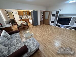 Ново! Тристаен апартамент под наем с паркомясто в центъра на град Бургас.