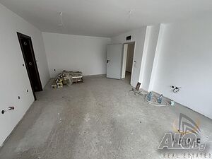 Тристаен апартамент с паркомясто в чисто нова сграда в центъра на град Бургас, до морската