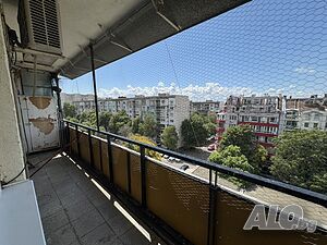 Двустаен апартамент в блок 26, кв. Славейков, до у-ще Антон Страшимиров. С ТЕЦ