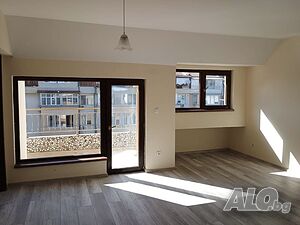 Голям двустаен апартамент в ж.к. Изгрев на метри от парка