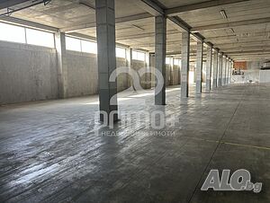 Склад на 100 метра от главен път София-Варна, с. Леденик
