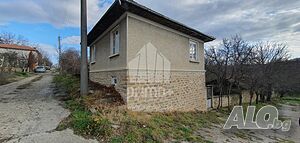 Къща с двор в село Косарка