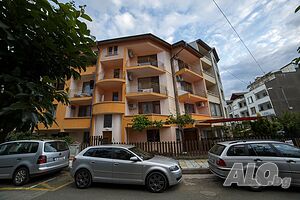 Къща за гости ”Приморски бриз” предлага двойни и тройни стаи както и студио с кухненски бокс.