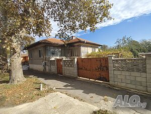 с. Стожер - Къща с голям двор / Лице на главен път / цена - 75 000 €