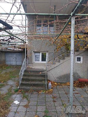 Двуетажна тухлена къща кв. Речица