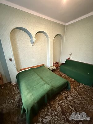 Първи етаж от самостоятелна къща - паметник на културата, център на Сливен Етаж от къща 152 кв.м РЗП 195 кв.м двор | Къщи, Вили | Център Сливен