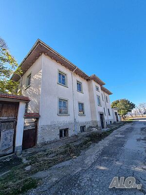 Промишлена/стопанска сграда 900 кв. РЗП, 1140 кв. двор, кв. ”Дебелата кория”