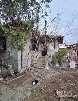 Къща с голям двор в село Тополчане