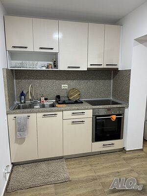 Едноетажна къща с двор и гараж