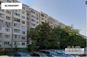 Продава 4-стаен апартамент. Близо до спирка на градски транспорт