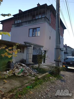 Продавам етаж и половина от масивна тухлена къща в Речица