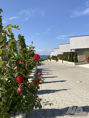 Комплекс SONATA Sea Villas на първа линия на централния плаж на гр. Ахтопол.