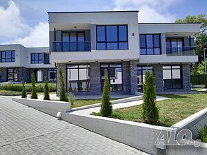 Комплекс SONATA Sea Villas на първа линия на централния плаж на гр. Ахтопол.
