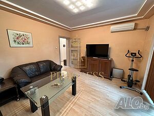 Просторен тристаен апартамент в кв Христо Смирненски