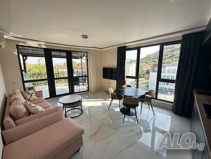 Луксозен тристаен апартамент с панорамна гледка