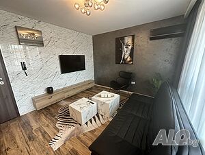 Луксозен двустаен апартамент Център