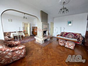 Четиристаен Апартамент с Гараж и Студио