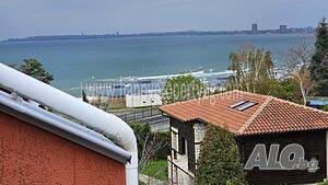 Двустаен апартамент с гледка към море в комплекс на 200м до плажа!