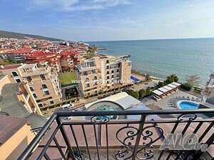Просторен двустаен апартамент в Grand Hotel, Свети Влас - на първа линия до морето