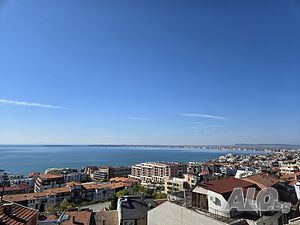 Сграда с морска панорама в гр. Свети Влас