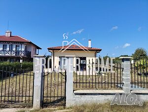 🏡 Едноетажна къща с двор в с. Велика, Община Царево