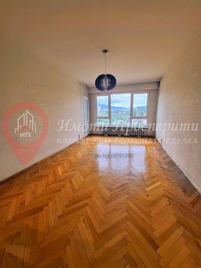 Продава тристаен апартамент в гр. София кв. Надежда 1