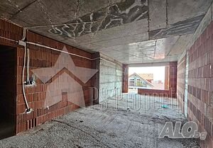 Продава тристаен апартамент с АКТ-14 кв. Железник -запад