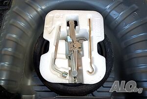 ОЕМ резервна гума патерица Nissan Micra К13 и Nissan Note Крик, Ключ, Кука