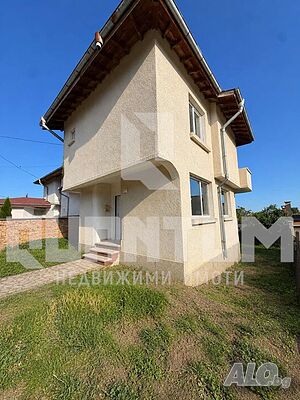 Къща в центъра на гр. Банево! ДВУетажна двор и частични подбрения!
