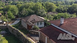 Kъща с двор и голям потенциал на 10км. от Велико Търново