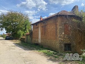 Къща с двор от 1 412 м2 в село Славейково