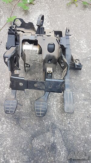 Конзола, стойка педали съединител, газ vw golf3