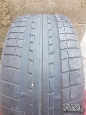 Единична гума 215/40/17