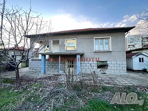 Самостоятелна къща в гр. Първомай, централната част