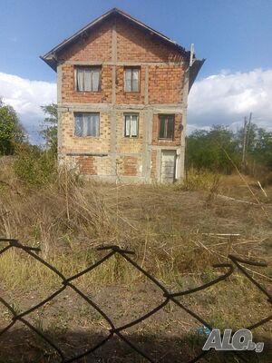 Къща с парцел