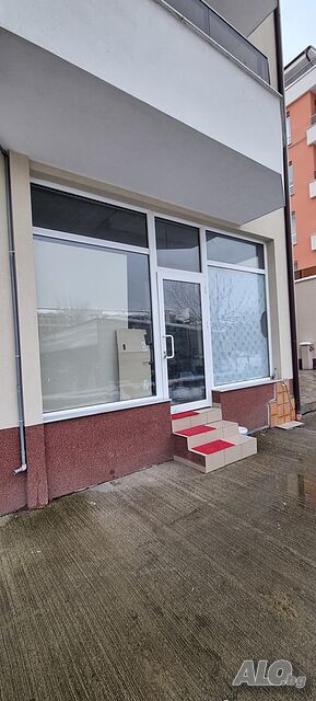 Продавам търговско помещение 100кв. м