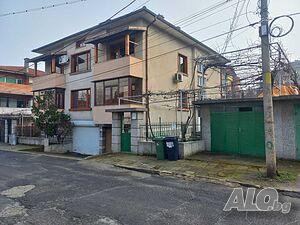 Продавам втори етаж от къща с тавански етаж и гараж в кв. ”Веселчане”