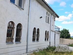 Продава се самостоятелна къща