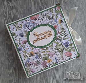 Скрапбук албум ”Честито дипломиране” в бяло и зелено, ръчна изработка /56.14
