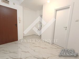 Просторен тристаен апартамент с 40 кв.м. тераса в Каменица 1!