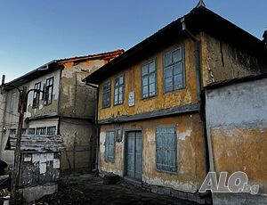 Къща с голям двор и отличен потенциал в с. Орешак, общ. Троян