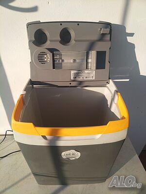 Хладилна чанта KB 2010 Комсумация 41W работи на 12V и 220V С обем 26 литра