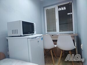 Собственик дава под наем напълно обзаведена партерна боксионера. Колхозен пазар ул. Стара Планина 64