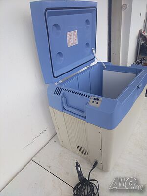 Хладилна чанта Frigobox обем 28л 12V Две функции охлаждане и затоплянe захранване за автомобил 12V